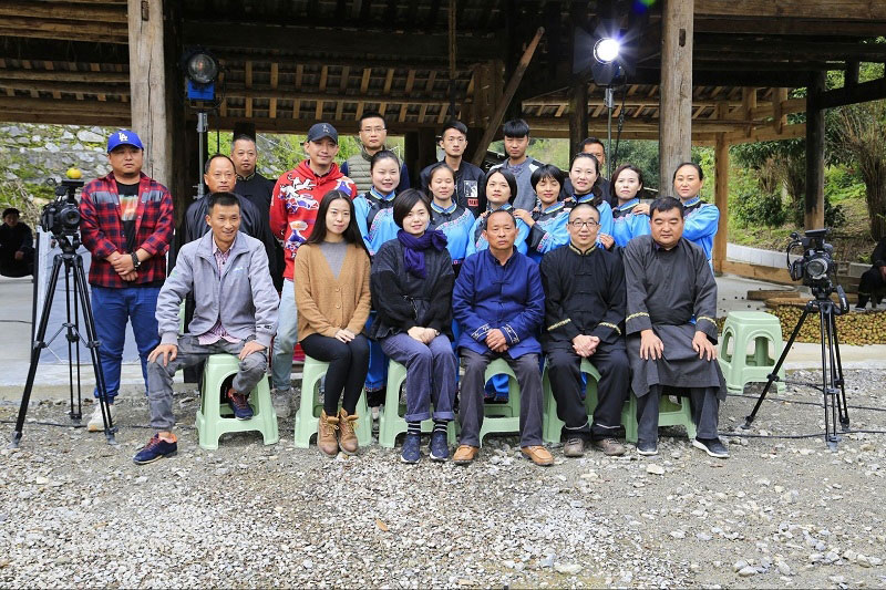 湖北衛(wèi)視《荊楚味道》欄目組拍攝我公司的油茶產(chǎn)業(yè) 湖北有機山茶油