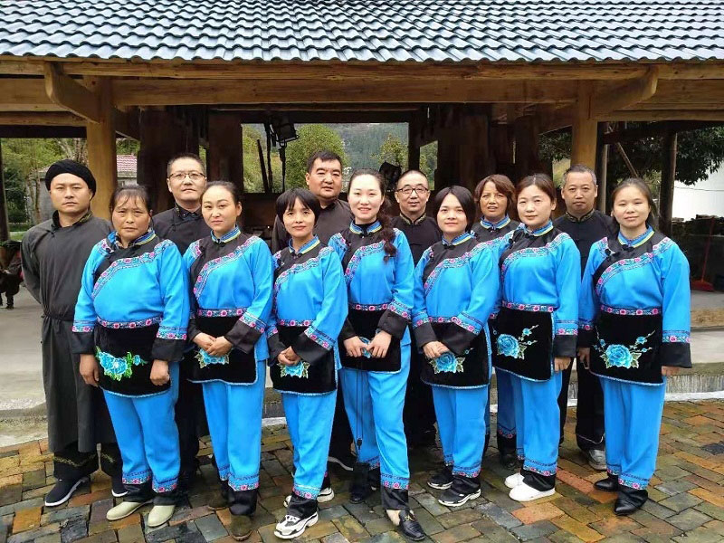 湖北衛(wèi)視《荊楚味道》欄目組拍攝我公司的油茶產(chǎn)業(yè) 湖北有機山茶油