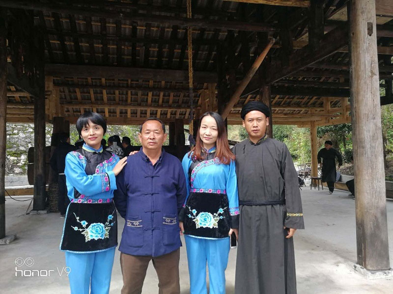 湖北衛(wèi)視《荊楚味道》欄目組拍攝我公司的油茶產(chǎn)業(yè) 湖北有機山茶油